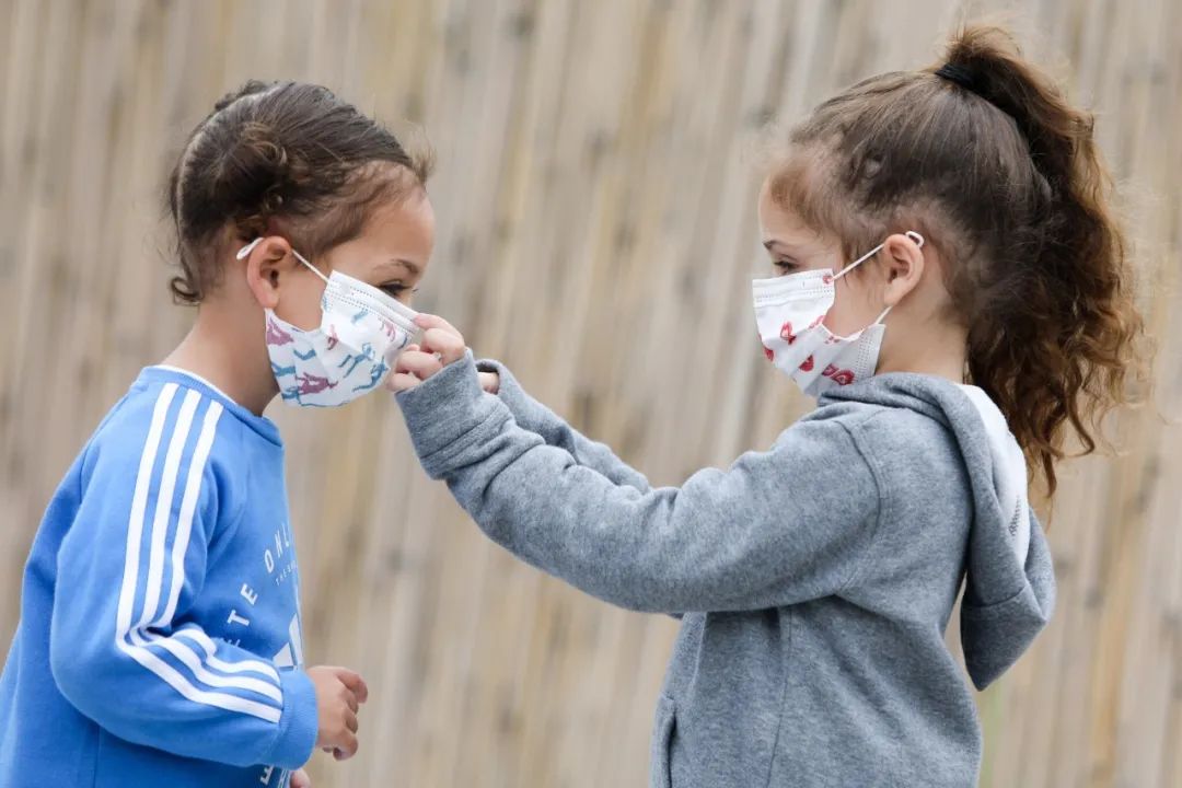 Επιστολή εκπαιδευτικού στο Υπουργείο Παιδείας για την υποχρεωτική μασκοφορία