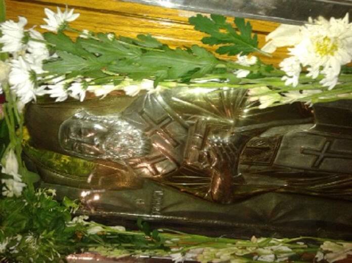 ΣΥΓΚΛΟΝΙΣΤΙΚΟ! Ο Άγιος Νεκτάριος άνοιξε τα μάτια Του!