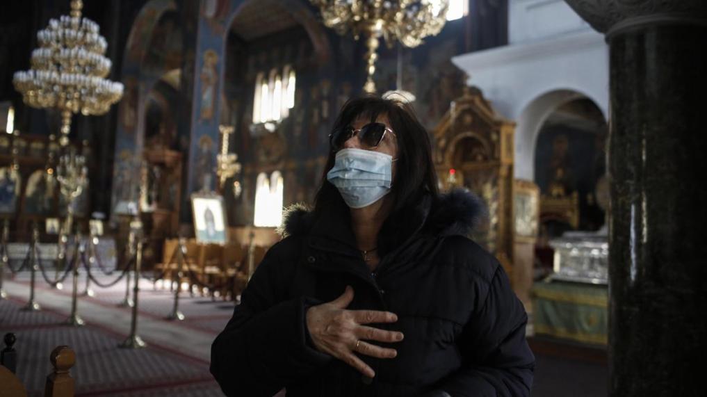 Η Μάσκα εισάγεται ως μέρος του τελετουργικού στους Ορθόδοξους ναούς. ΣΕ ΕΛΛΑΔΑ ΚΥΠΡΟ