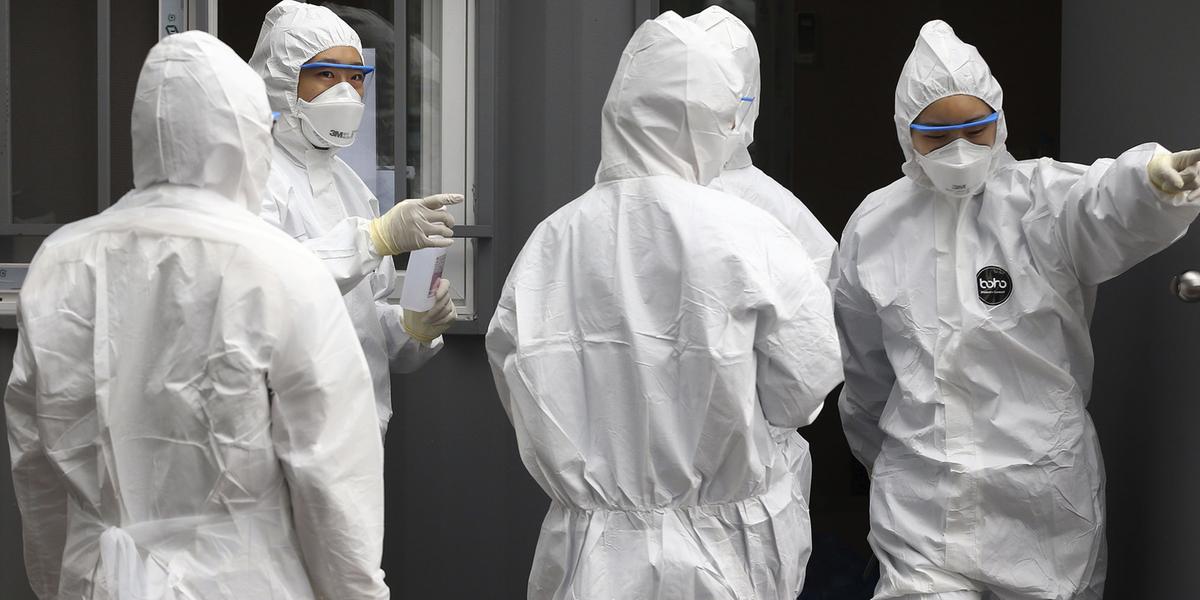 Η αποκάλυψη Κινέζας ιολόγου που θα “ταράξει τα νερά”: Ο COVID-19 δημιουργήθηκε από τον στρατό -Η αγορά της Ουχάν ήταν απλά ένα δόλωμα!