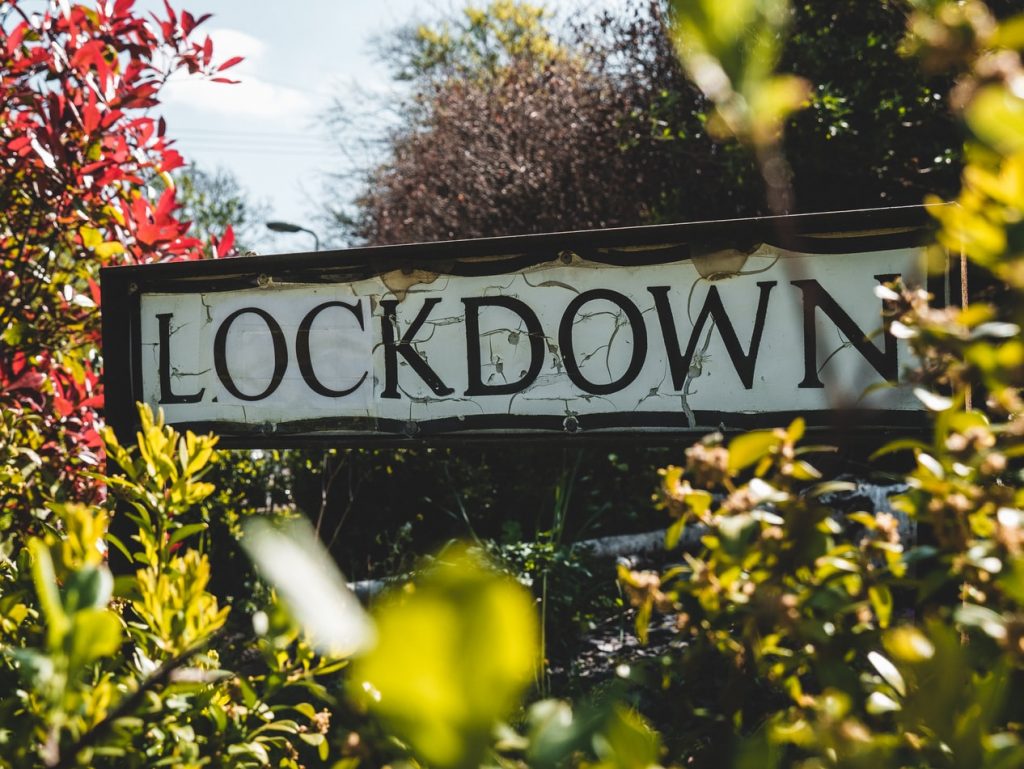 Σε συναγερμό η κυβέρνηση-Πολύ κοντά σε lockdown Αθήνα και Θεσσαλονίκη λόγω ραγδαίας αύξησης κρουσμάτων