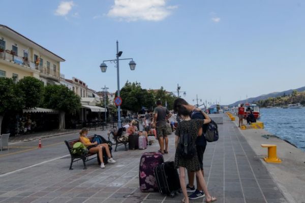 Η καταστροφή του Πόρου: Ερήμωσε το νησί, φεύγουν οι τουρίστες -Σύντομα και σε άλλες περιοχές