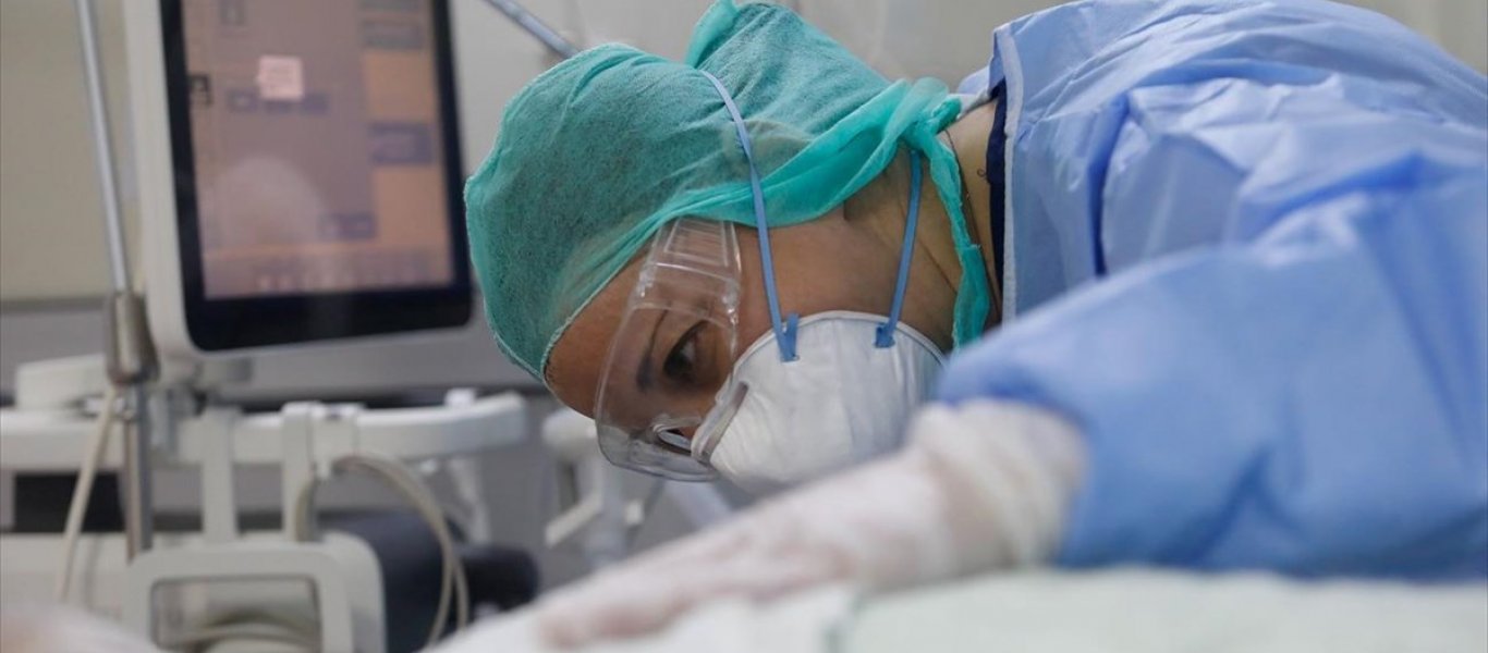 Παράνοια: Τα νέα μέτρα που εξετάζονται – Μάσκες ακόμα και σε εξωτερικούς χώρους!