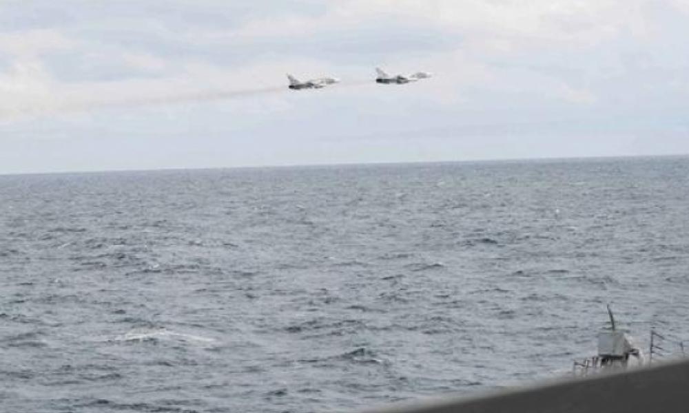 Ένταση πάνω από τη Μαύρη θάλασσα: Ρωσικά SU-27 αναχαίτισαν RC-135 των ΗΠΑ – “Δεν επιτρέπουμε παραβίαση των ρωσικών συνόρων”