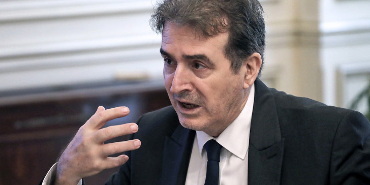 Ο κορονοϊός, οι θεωρίες συνομωσίας και ο Χρυσοχοΐδης