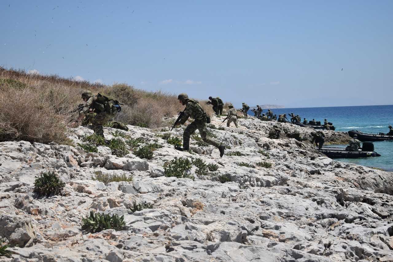 Οι Ένοπλες Δυνάμεις σε κατάσταση συναγερμού