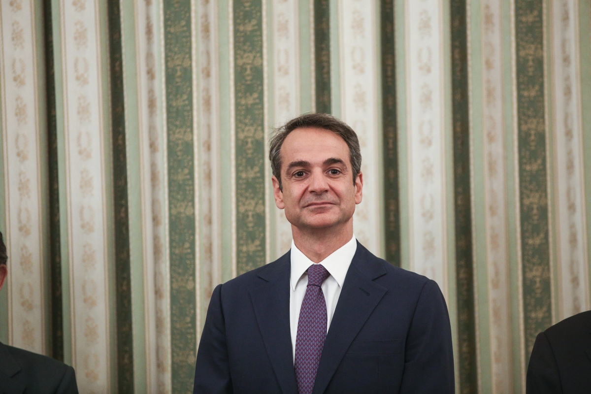 Το Μητσοτακικό καθεστώς υποχωρεί ατάκτως σε όλα τα μέτωπα