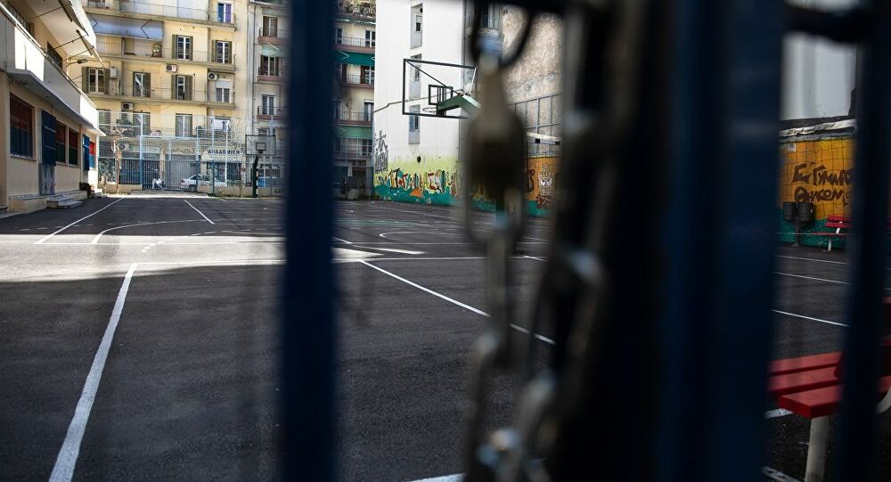 «Υγειονομική βόμβα» τα σχολεία: Μπαλάκι οι ευθύνες μεταξύ υπουργείων και ΕΟΔΥ