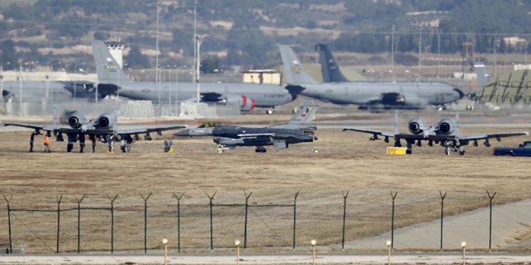 Times: Ο Πομπέο συζητά μετακίνηση στρατιωτικού εξοπλισμού από το Ιντσιρλίκ στη Σούδα