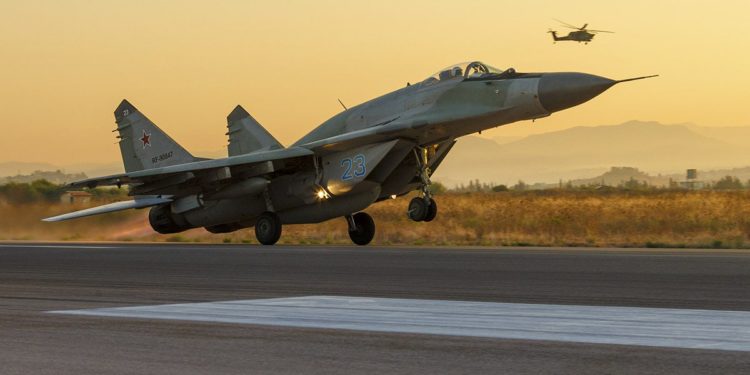 Πιλότος MiG-29 που καταρρίφθηκε στη Λιβύη βιντεοσκοπεί τη διάσωσή του (vid)