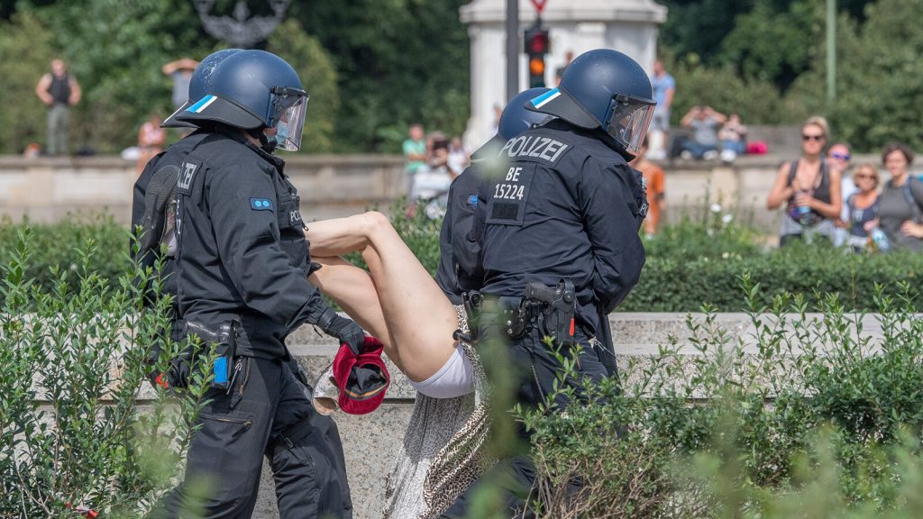 Αυτό το ΒΙΝΤΕΟ δεν πρόκειται να το δούμε σε ελληνικά ΜΜΕ – ΘΕΜΑ ΧΡΟΝΟΥ για την Ελλάδα;;;