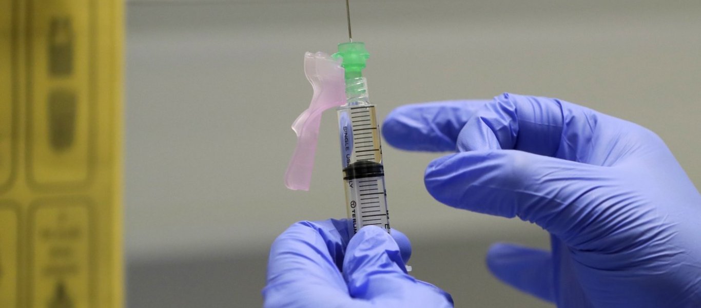 Εμβόλιο AstraZeneca: Αναστέλλονται οι έρευνες – Ασθενής παρουσίασε σοβαρή ανεπιθύμητη αντίδραση