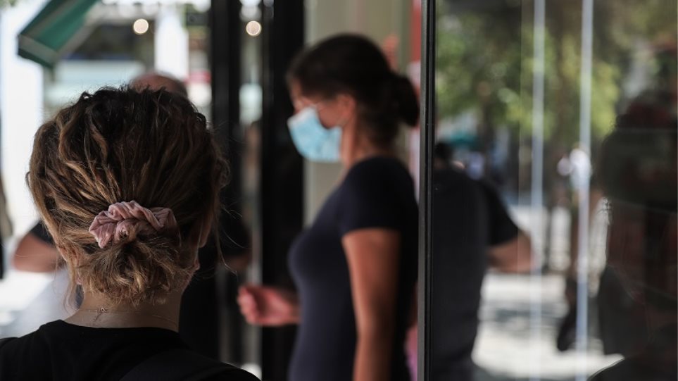Αρνητές μάσκας: Ποιοι είναι οι άνθρωποι που τα βάζουν με την επιστήμη και την κοινή λογική