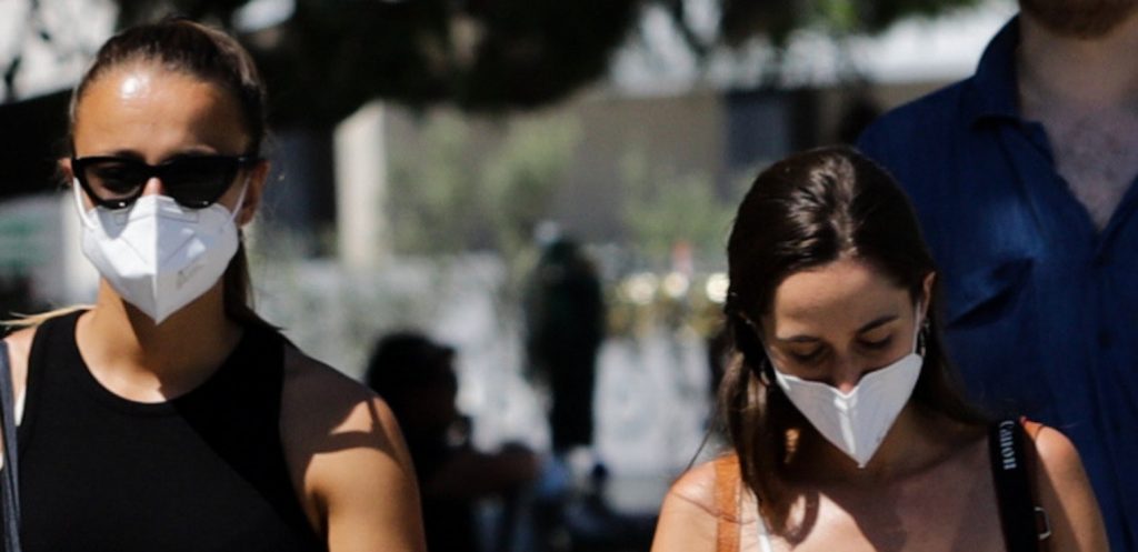 Τι άλλαξε;;; Αυτά τα ΒΙΝΤΕΟ τα έχει δει η κυβέρνηση;;; «Αδιανόητο να φορά μάσκες ο γενικός πληθυσμός»