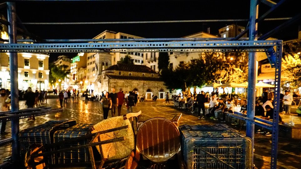 Κορωνοϊός: Τα 4 μέτρα που εξετάζουν οι αρχές αν δεν σταματήσει η εξάπλωση
