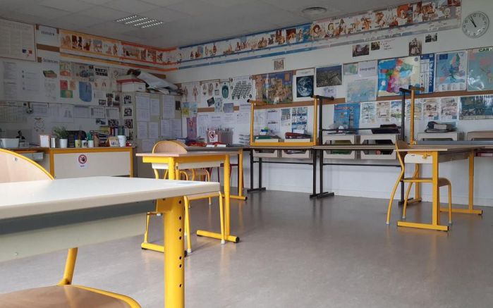 Τα μέτρα covid19 κι η τρομολαγνεία της προπαγάνδας απαξίωσαν το δημόσιο σχολείο. Σε μια μόνο περιοχή του Παρισιού 4000 μαθητές δημοτικού δεν εμφανίστηκαν στο σχολείο.