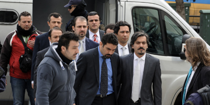 Θανάσης Κ. Αηδιαστικές υποκρισίες και υστερικές υπερβολές!