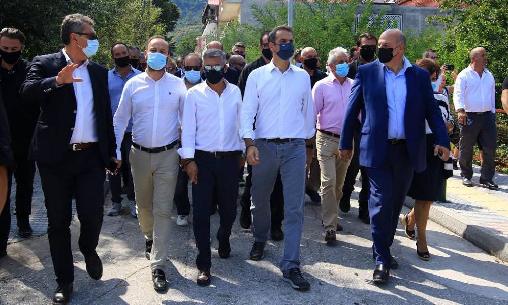Τα βίντεο που δεν έπαιξαν στα ΜΜΕ – Τα ”άκουσε” ο Μητσοτάκης στη Καρδίτσα: ”Μας κατέστρεψες, παραιτηθείτε!”