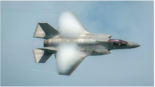 Ημιτελής Αστραπή. Γιατί το F-35 θα παραμείνει το πιο ανεπιτυχές μαχητικό