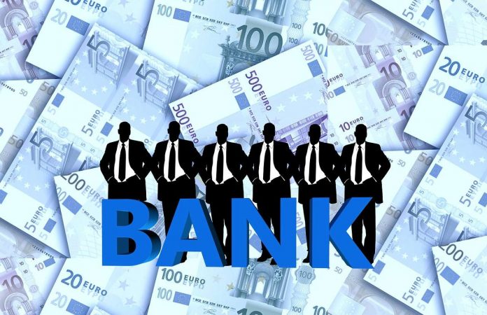 “Φορτώνουν ξανά τους πολίτες για να σώσουν τις τράπεζες”