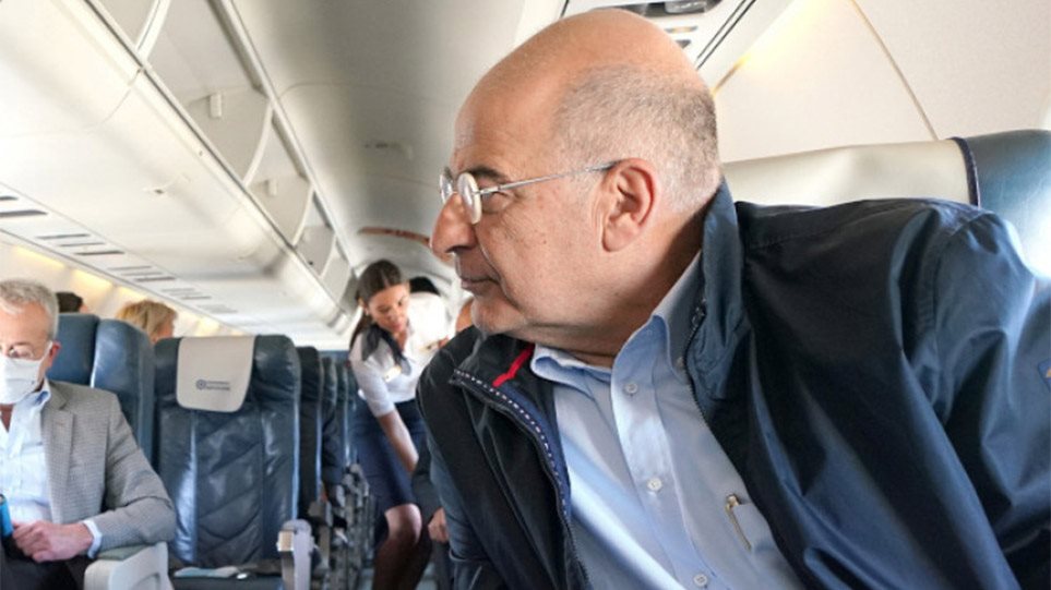 Οι Τούρκοι κράτησαν στον αέρα για 20 λεπτά το αεροσκάφος που μετέφερε τον Δένδια!