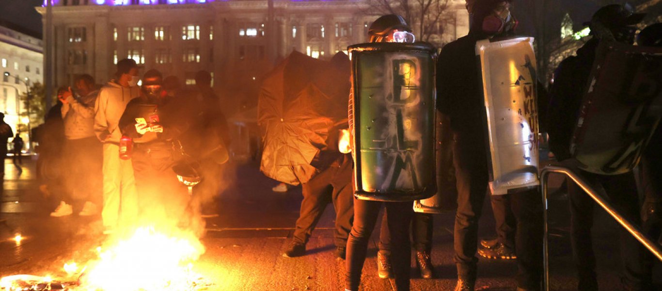 Απίστευτα έκτροπα ακολούθησαν της μεγαλειώδους πορείας του «ενός εκατομμυρίου» – Έκρηξη οργής του Αμερικανού προέδρου: «Αλήτες των Αντίφα»!