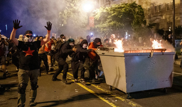 «Insurrection Act» – Ο νόμος-«κλειδί» που τρέμουν οι αριστεροί στις ΗΠΑ – Θα τον χρησιμοποιήσει ο Τραμπ;