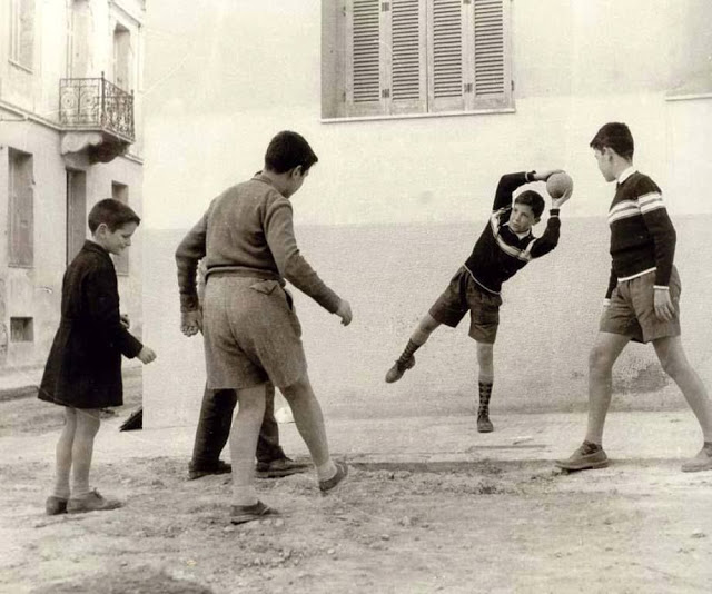 ΜΑΘΕ ΜΠΑΛΙΤΣΑ, ΕΛΛΗΝΑ