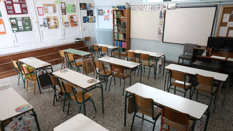 Διευκρινήσεις για τη λειτουργία δημοτικών και νηπιαγωγείων από αύριο