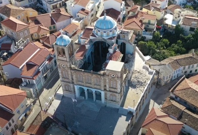 Βίντεο σοκ από τη Σάμο: Οι ζημιές στην εκκλησία στο Καρλόβασι όπως τις κατέγραψε από ψηλά drone