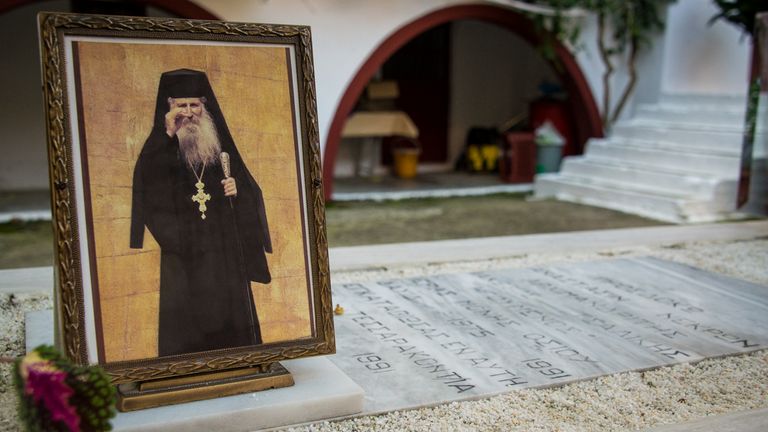 Ο Άγιος Ιάκωβος Τσαλίκης ο «Με συγχωρείτε»! Ο Άγιος της μυστικής Θείας Λειτουργίας