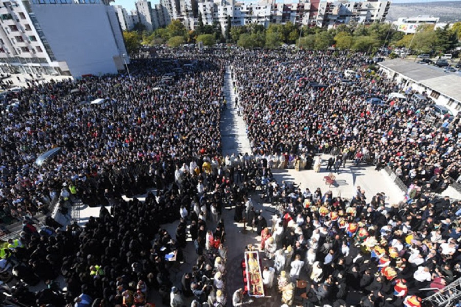 Η κυβέρνηση Μητσοτάκη κλείνει τις εκκλησίες