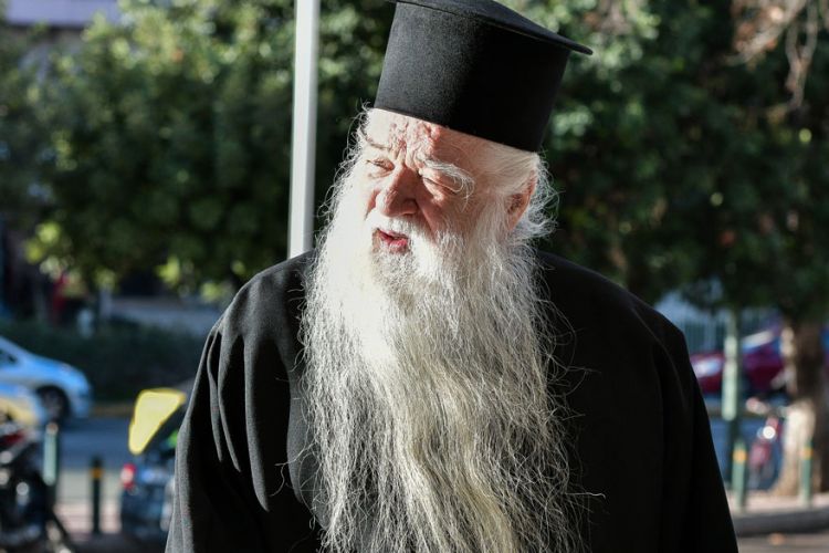 Αμβρόσιος: Θεραπεύτηκα από τον κορωνοϊό – Μόνιμο φάρμακο ο Αγιασμός