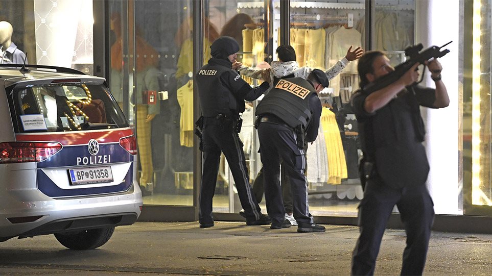 Επίθεση στη Βιέννη: Τρομοκρατικό χτύπημα σε έξι σημεία – Τρεις νεκροί και 15 τραυματίες