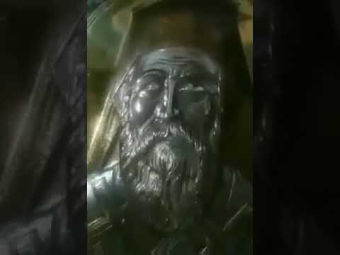“Ζωντανό θαύμα του Αγίου Νεκταρίου.Ανοιγοκλείνει τα μάτια του!!!”