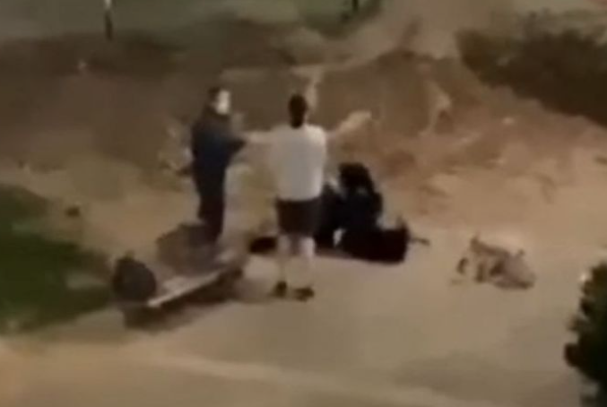 ΒΙΝΤΕΟ-ΣΟΚ από την επίθεση αστυνομικών κατά νεαρού ζευγαριού στην Καρδίτσα επειδή δεν….τηρούσε τα μέτρα!