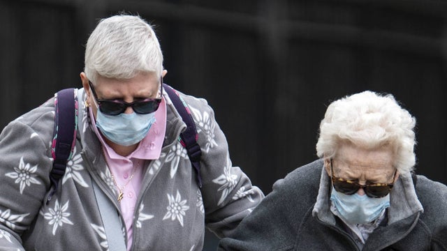 maskelderly_101220getty