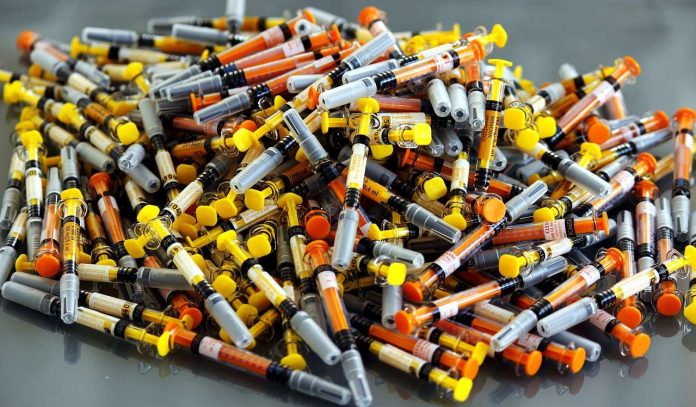 Γιατί πληθαίνουν οι θεωρίες συνωμοσίας για τον κορονοϊό και ο «σκεπτικισμός του εμβολιασμού»