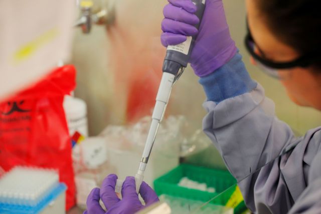 Technicians separate specimens from coronavirus disease (COVID-19) tests to be processed for a positive or negative result at the UW Medicine Virology lab in Seattle, Washington, U.S., March 18, 2020. REUTERS/Brian Snyder