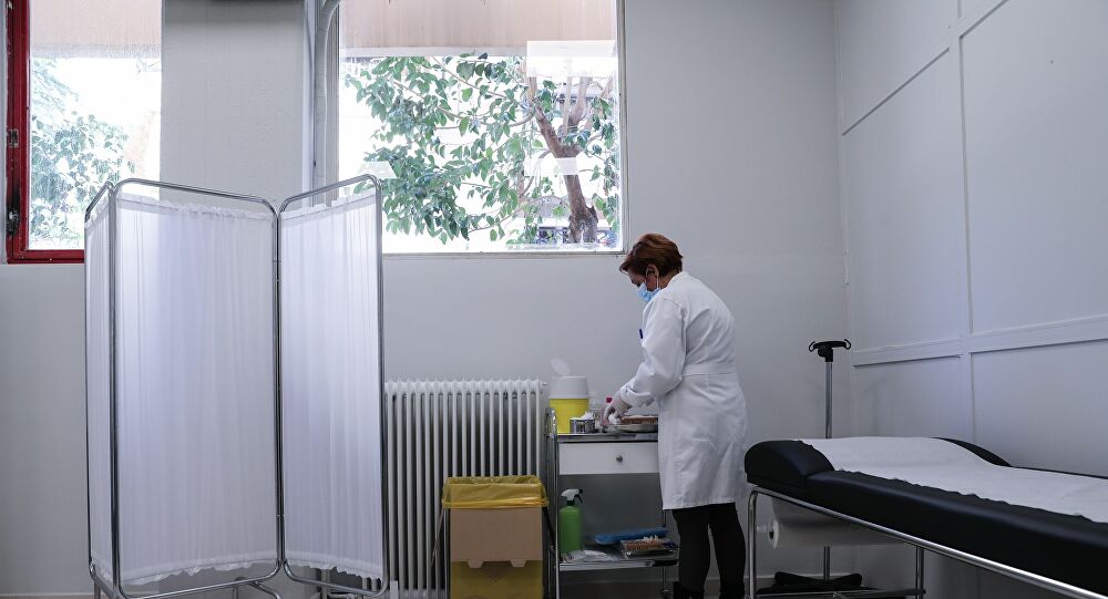 Comirnaty: Όλα όσα πρέπει να γνωρίζετε για το εμβόλιο της Pfizer – Παρενέργειες και πώς λειτουργεί