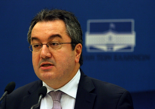 Μόσιαλος: «Δεν ξέρουμε αν με τα εμβόλια σταματάμε τη διασπορά του ιού!» – ΒΙΝΤΕΟ