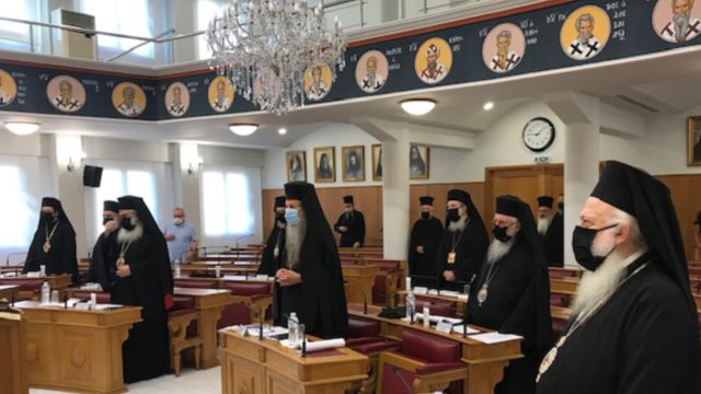 Μασκοφόροι ή Θεοφόροι ;