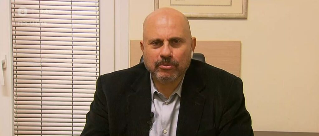 Κούβελας για εμβόλια και LOCKDOWN: Είναι «παγκόσμιο πείραμα» (vid)