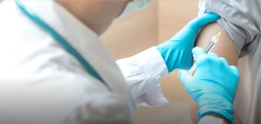 Ο FDA ξεκίνησε έρευνα για τις αλλεργικές αντιδράσεις από το εμβόλιο της Pfizer -Νοσοκομείο του Σικάγο διέκοψε τον εμβολιασμό