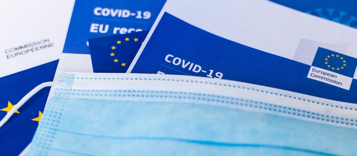 Η Κομισιόν πέρασε τα πιστοποιητικά εμβολιασμού: «Για ιατρικούς σκοπούς αλλά θα μείνουν και μετά την πανδημία»