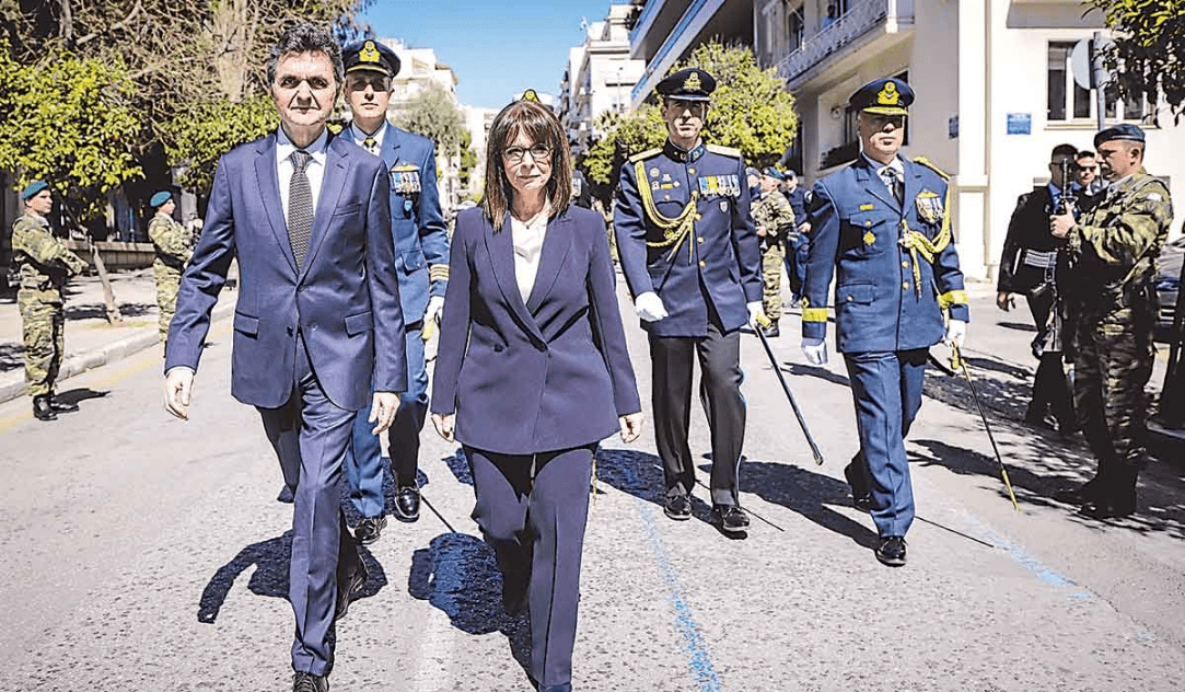 Ο ΠΑΡΑΤΗΡΗΤΗΣ  ΓΡΑΦΕΙ : Σαρδόνιον χαμόγελον.