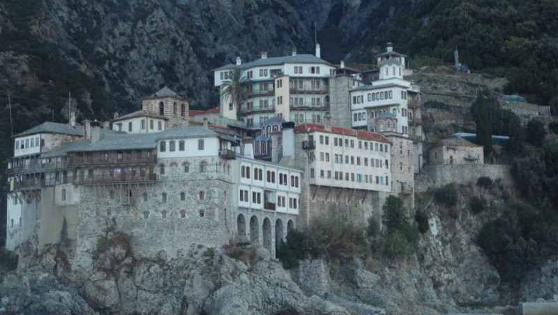 Επιστολή των μοναχών της Ιεράς Μονής Εσφιγμένου στους πολίτες: “Δεν θα εμβολιαστούμε”