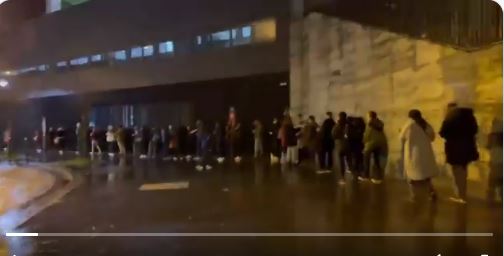Πείνα στη Γαλλία… Ουρά χιλιομέτρων φοιτητών κάθε βράδυ για διανομή τροφίμων!!! ΒΙΝΤΕΟ