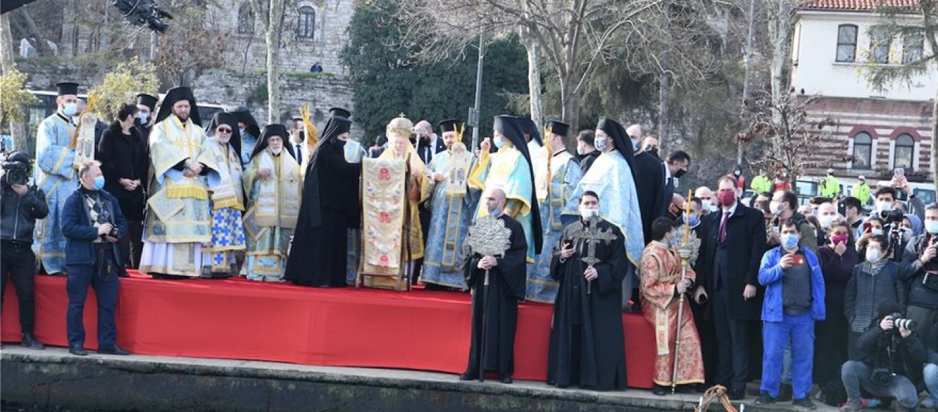 Στην… Τουρκία του Ερντογάν γιόρτασαν τα Θεοφάνεια με λαμπρότητα – Στην Ελλάδα κυνήγι με εξοντωτικά πρόστιμα!