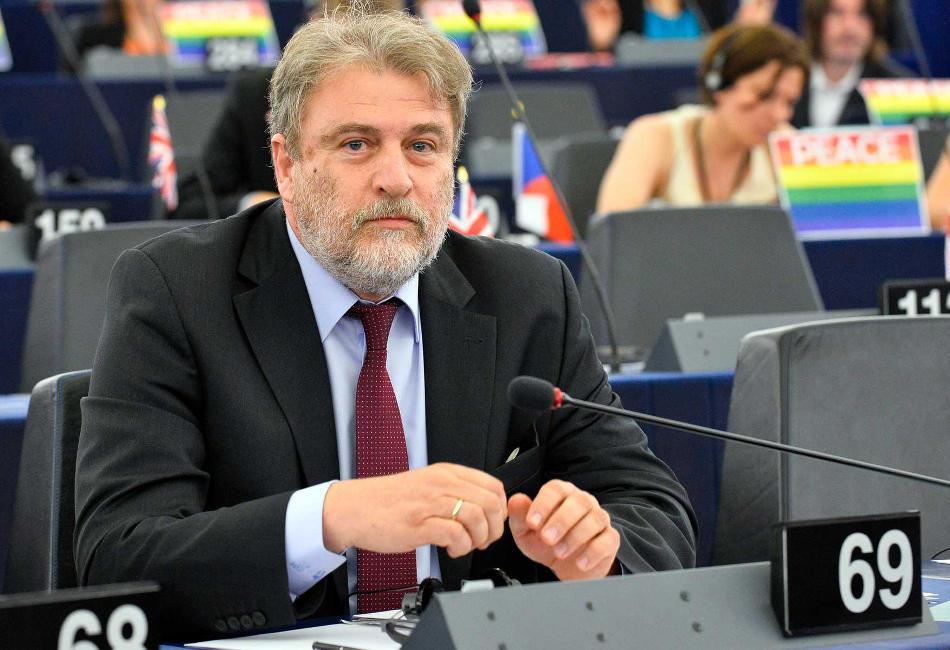 Νότης Μαριάς : Να ερευνηθούν οι θάνατοι μετά το εμβόλιο – Καμία νομική ασυλία για τις πολυεθνικές